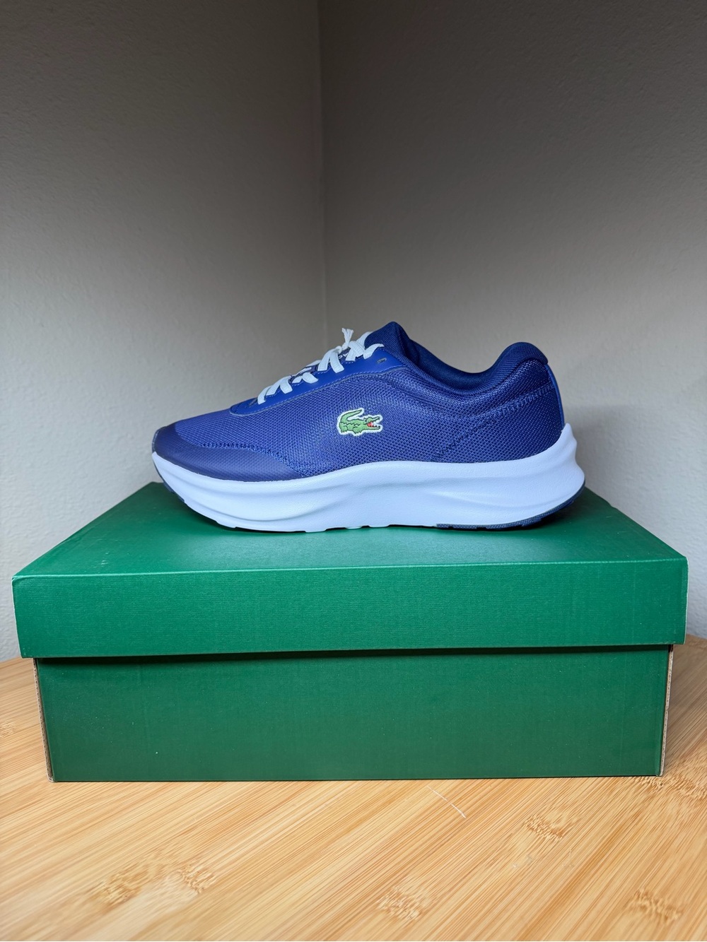 Lacoste Neo Run Ace Sneakers Blue Mesh White Sole NIB Size 8.5